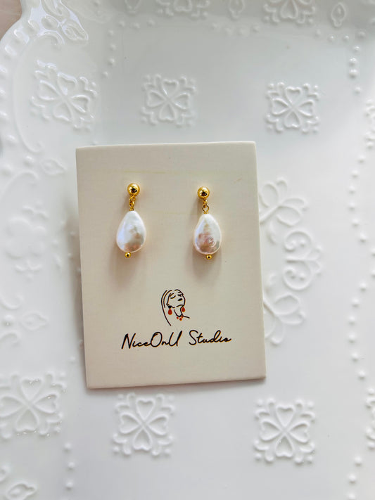 Teardrop natural Freshwater pearl Earrings
