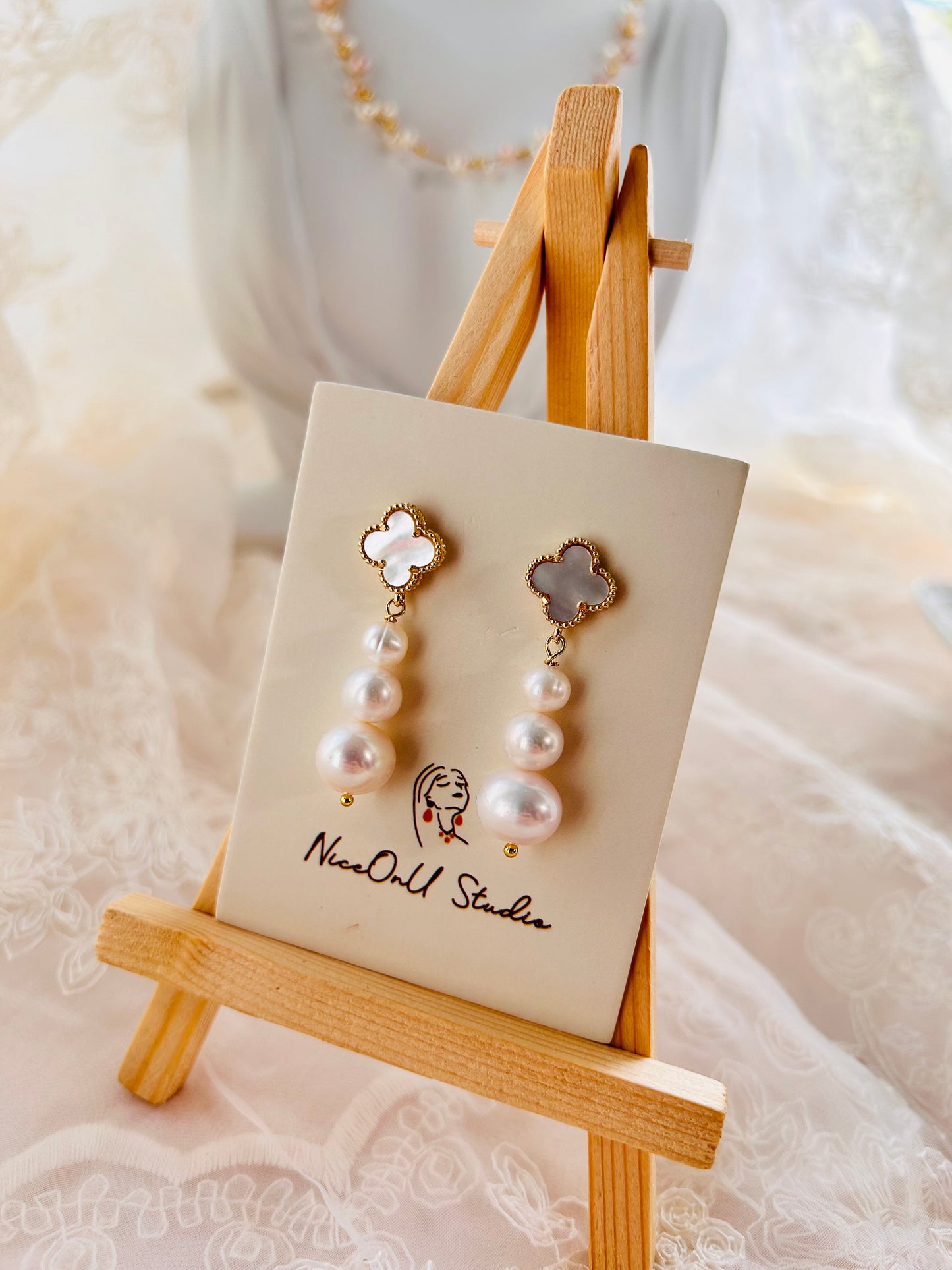 Small to big pearl Earrings