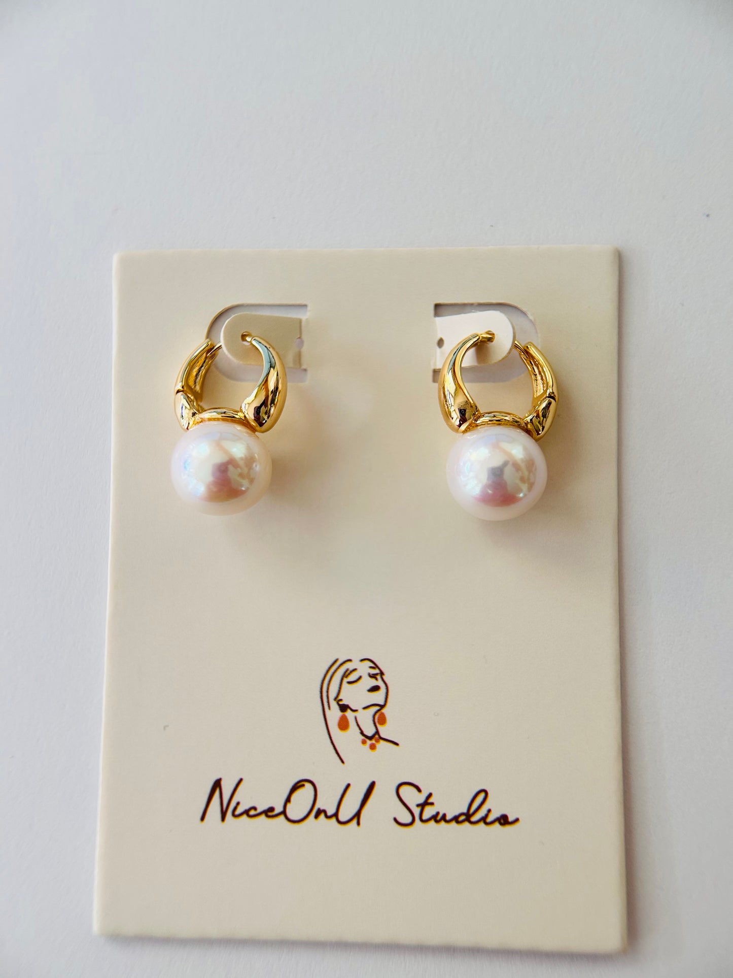 Luxury Pearl Huggies A72