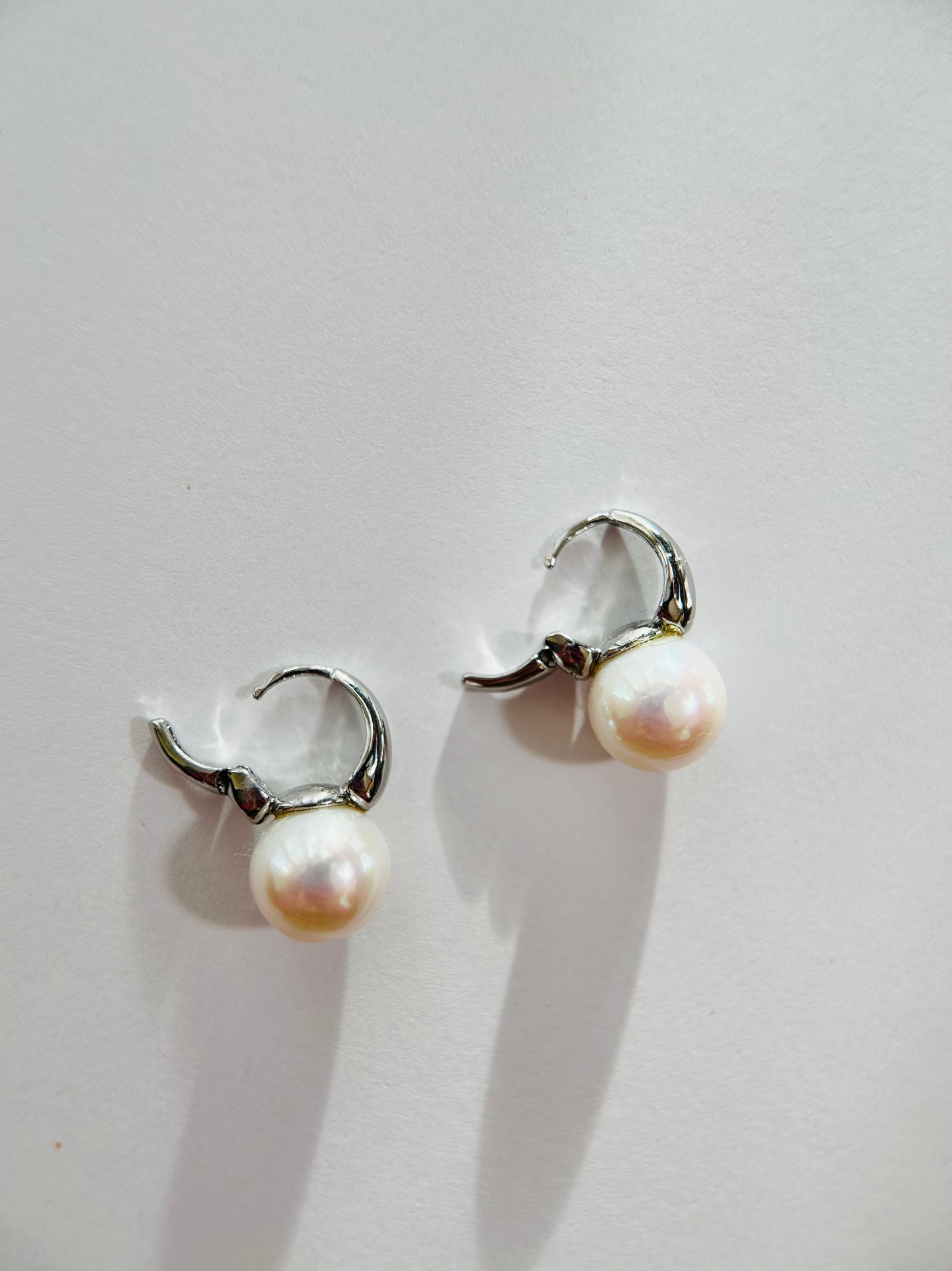 Luxury Pearl Huggies A72