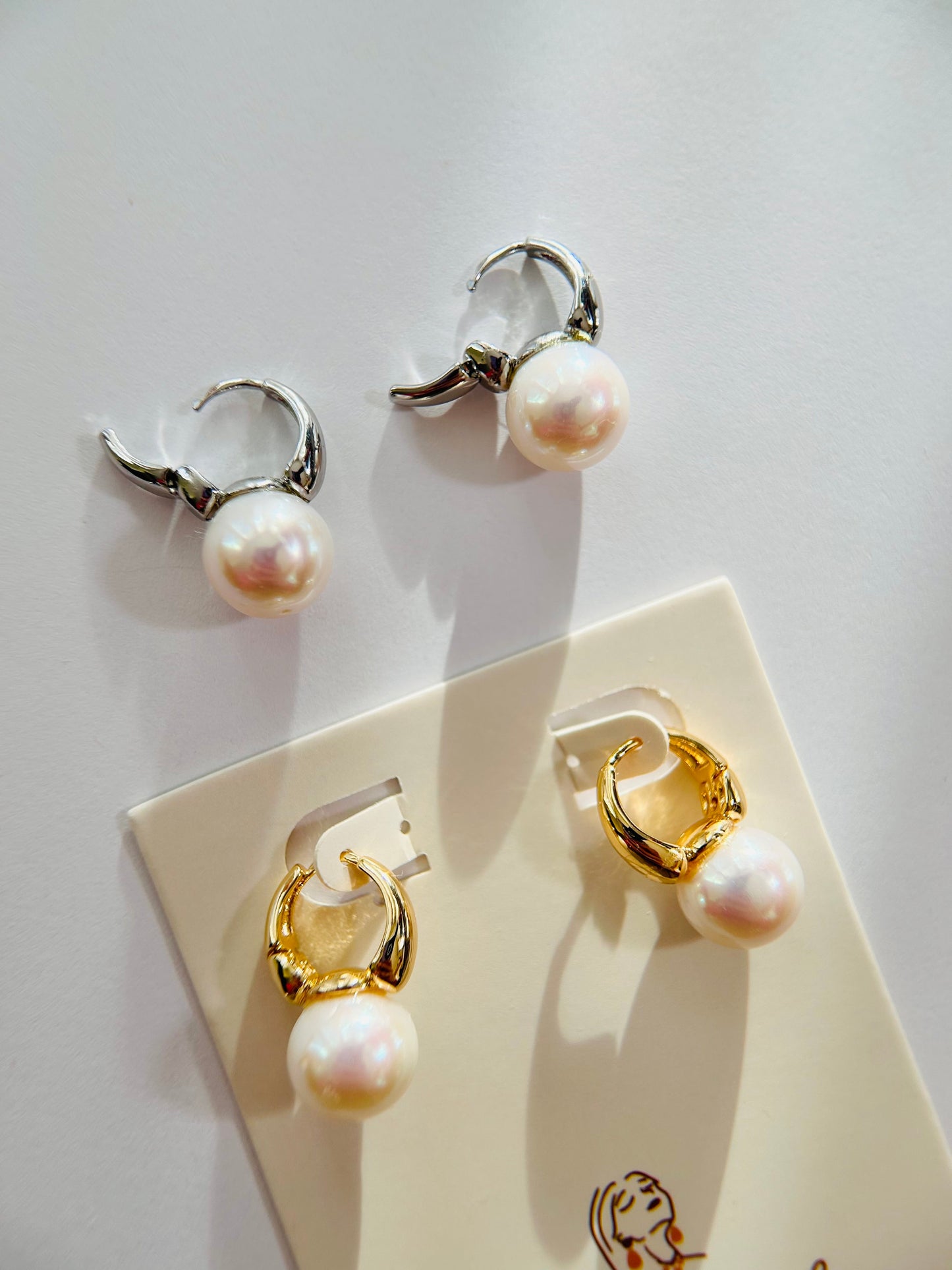 Luxury Pearl Huggies A72