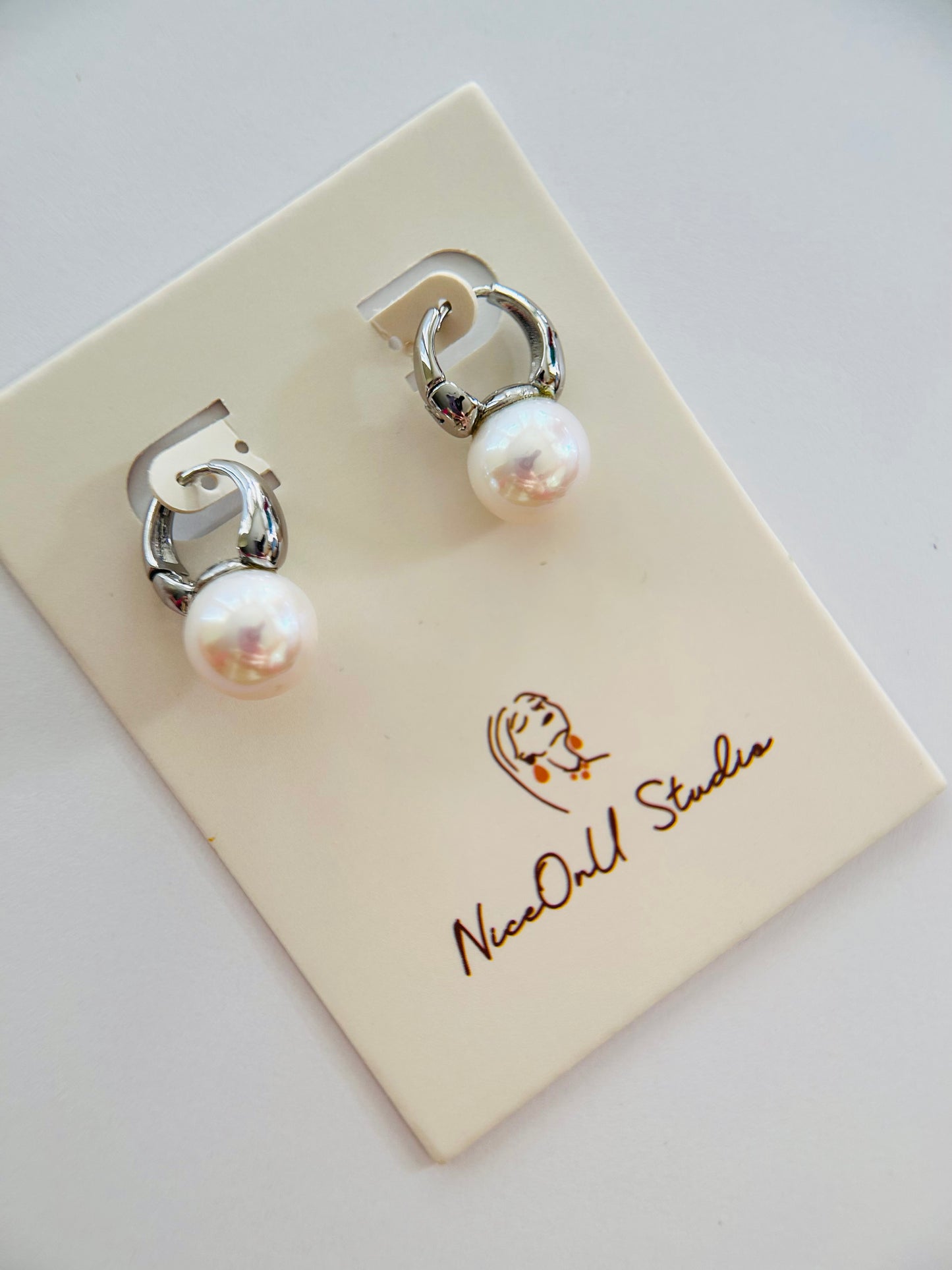 Luxury Pearl Huggies A72