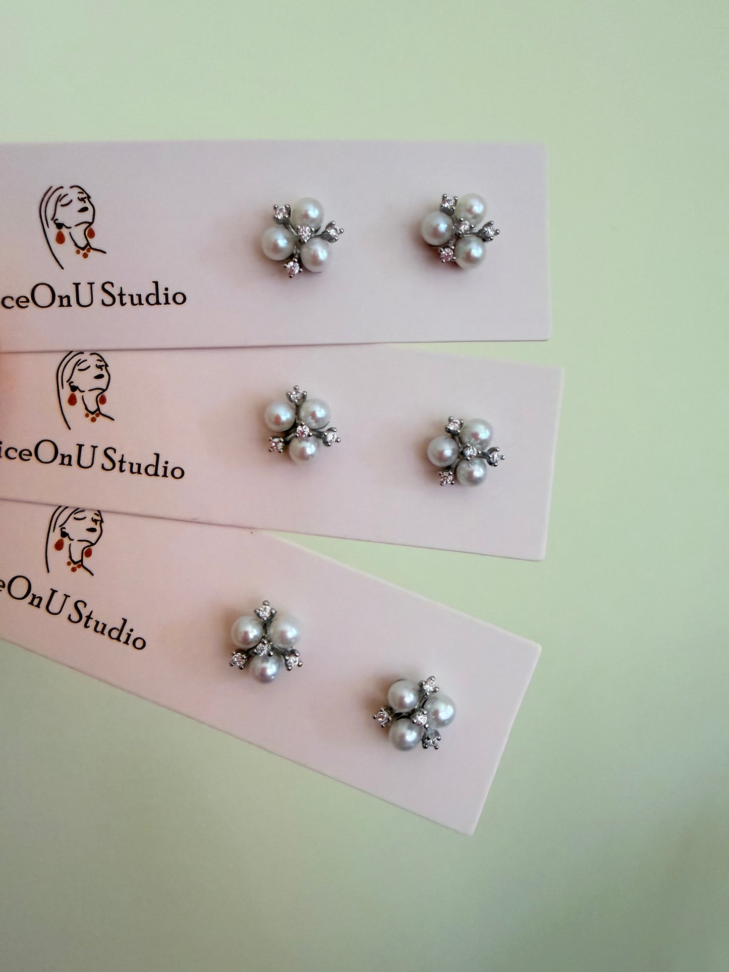 Multi pearl studs
