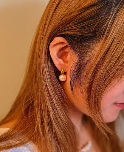 Luxury Pearl Huggies A72