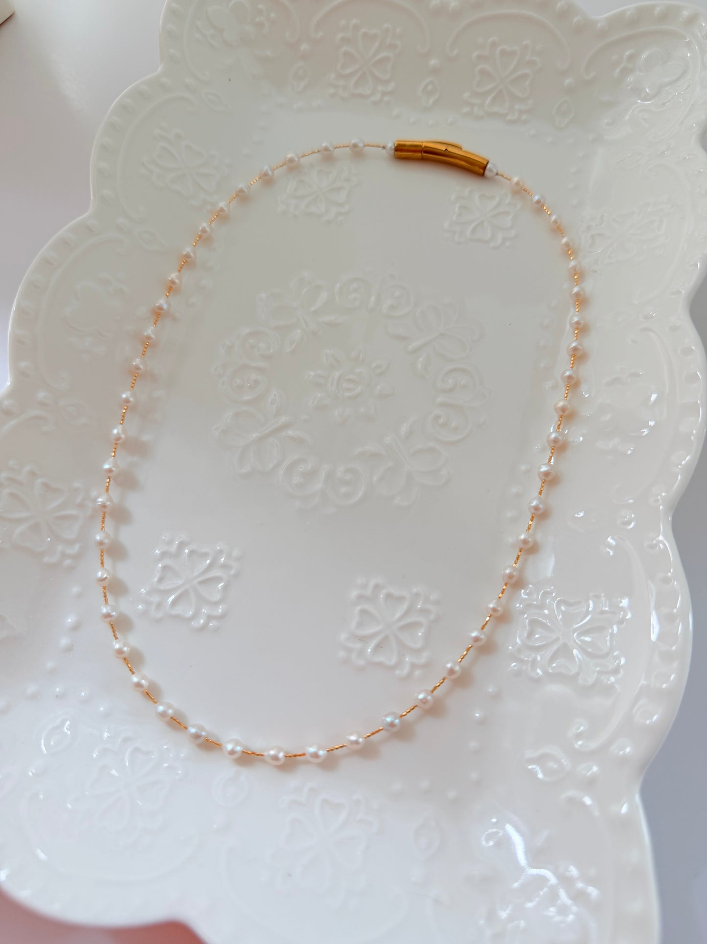 Bouncing Wire Pearl Necklace