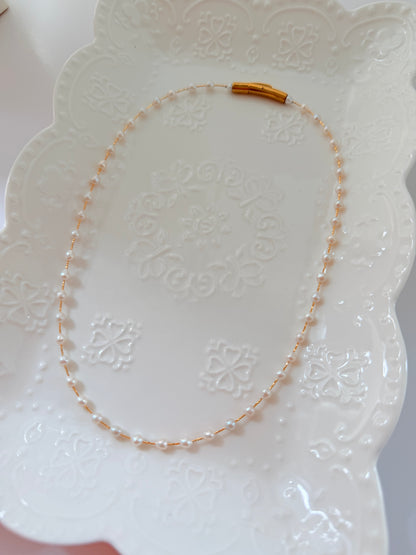 Bouncing Wire Pearl Necklace
