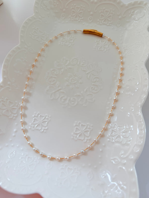 Bouncing Wire Pearl Necklace
