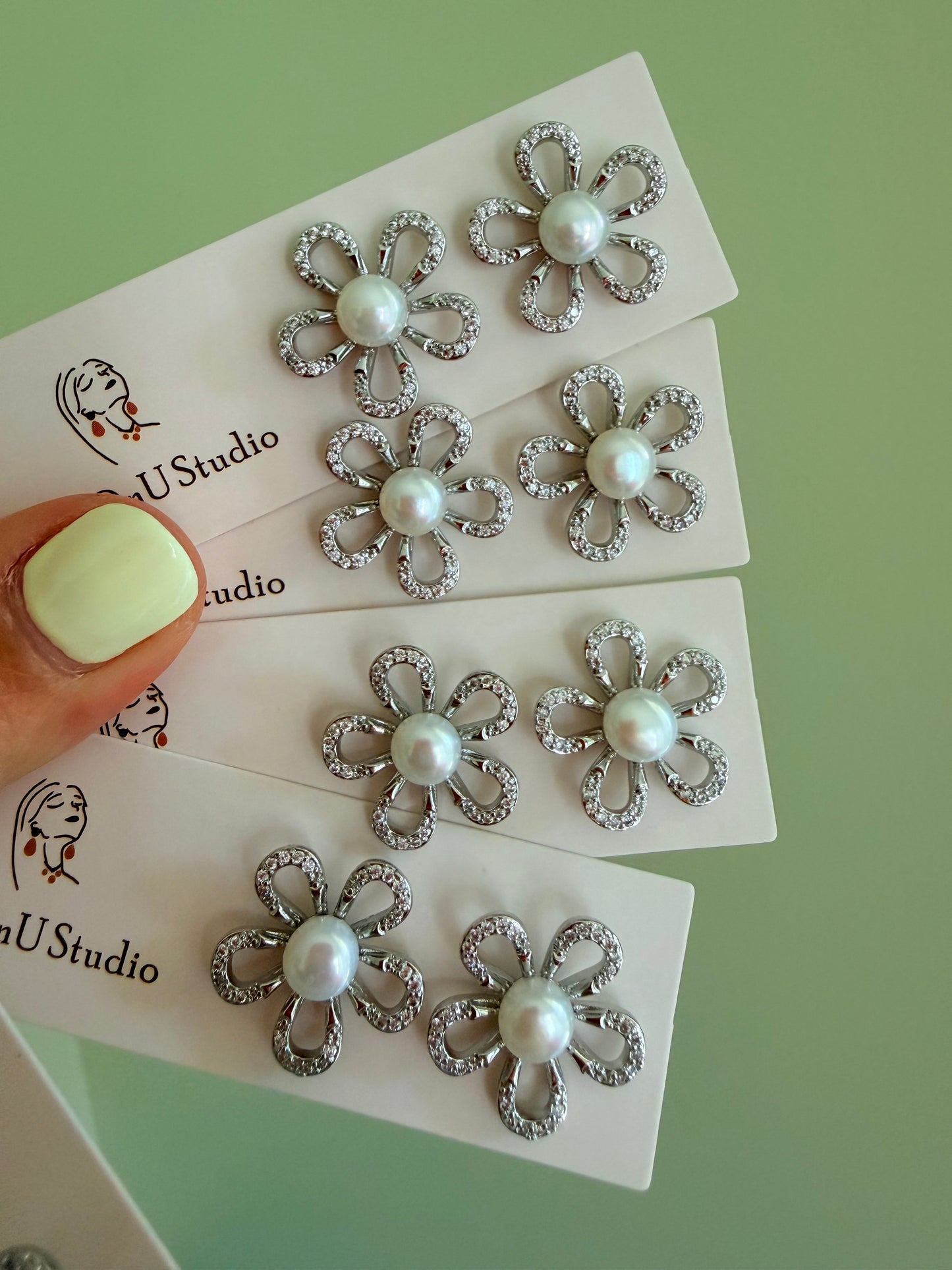Flower studs