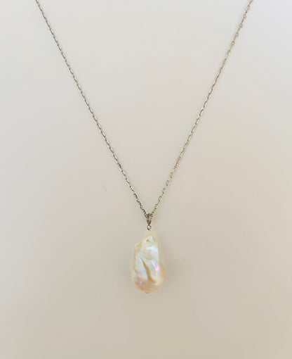 Baroque pearl necklace