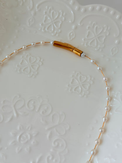 Bouncing Wire Pearl Necklace