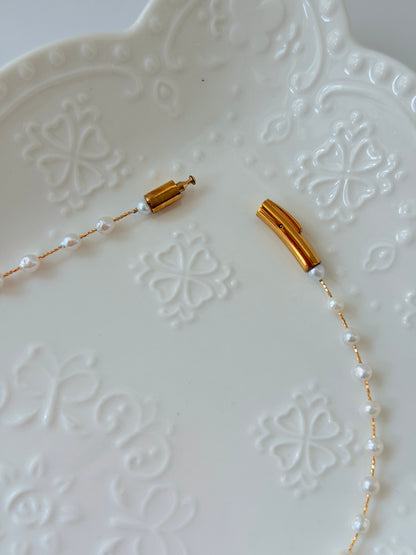 Bouncing Wire Pearl Necklace