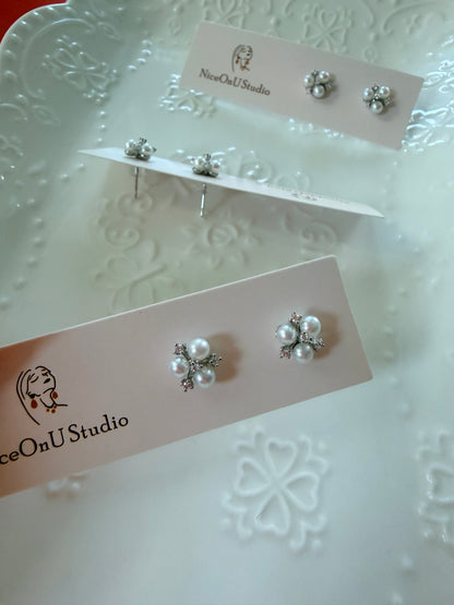 Multi pearl studs