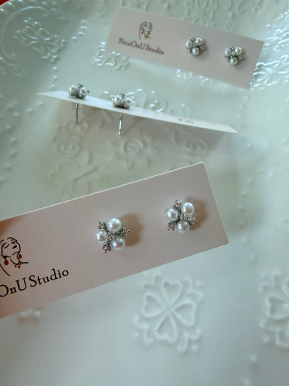 Multi pearl studs