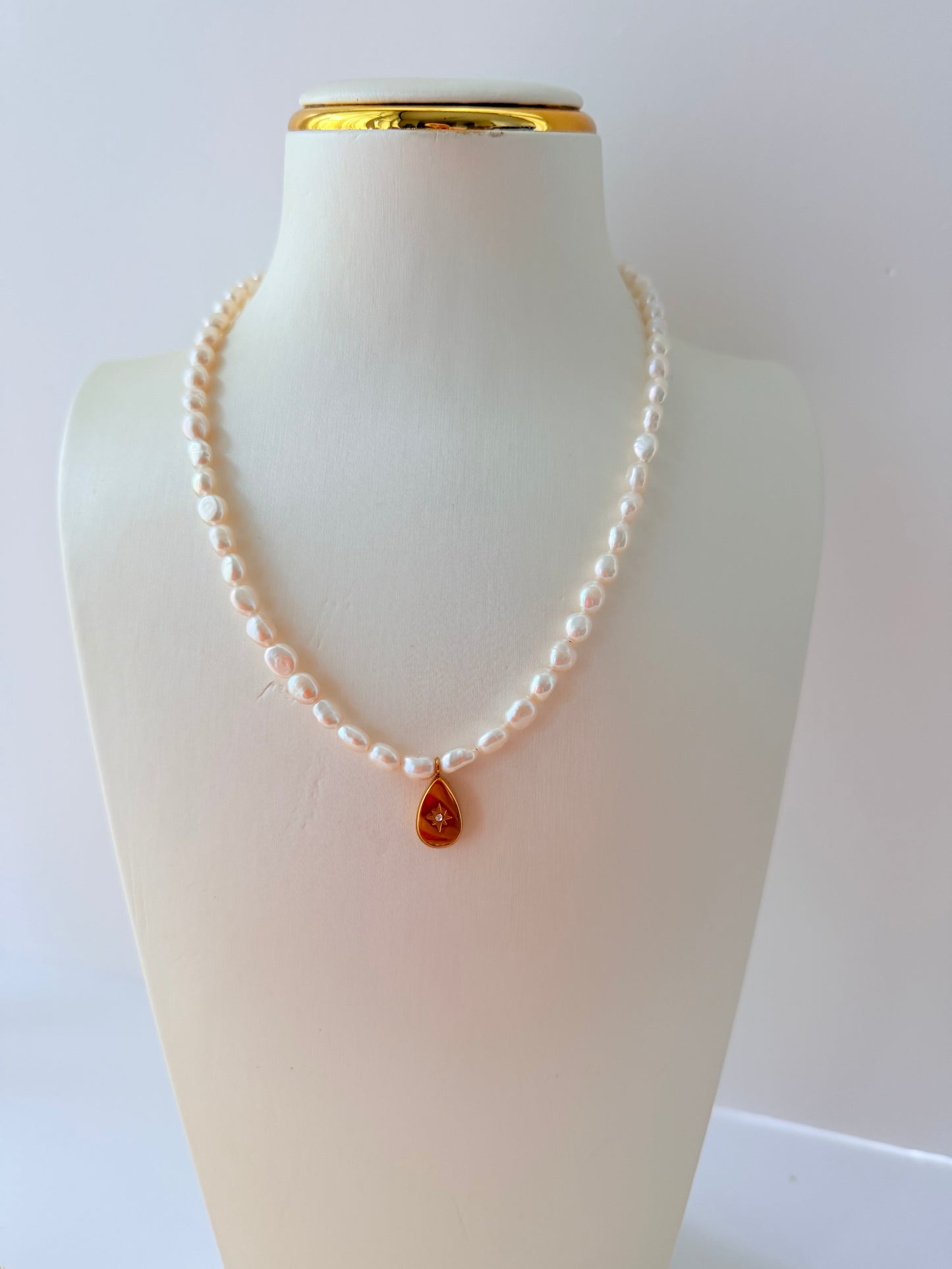 Bi-Glossy Pearl Necklace