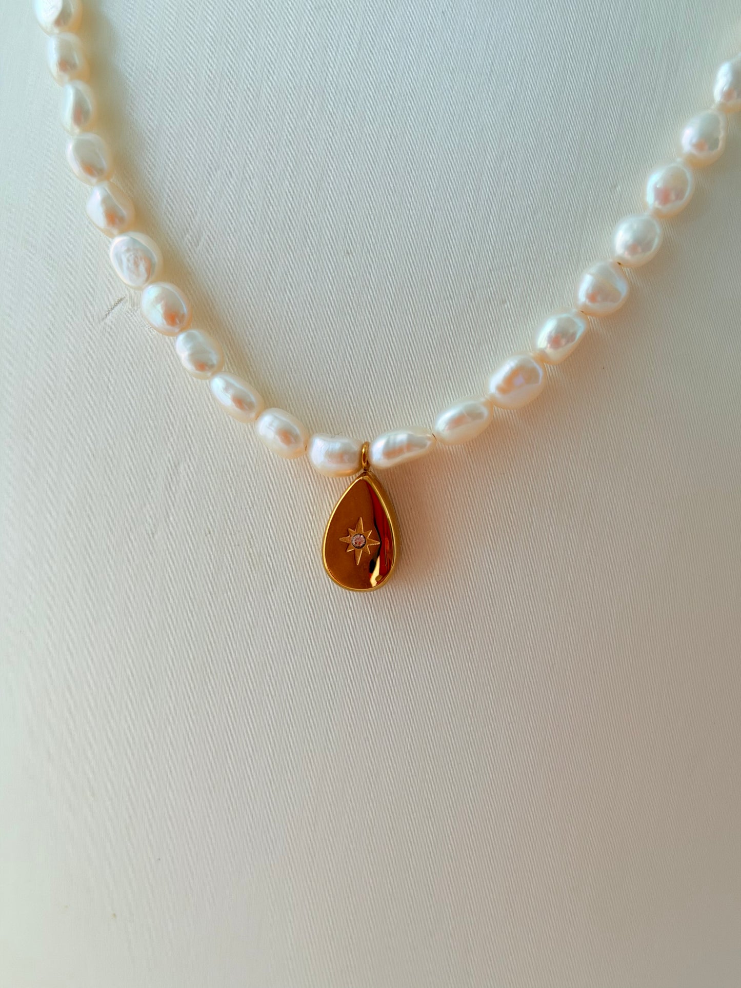 Bi-Glossy Pearl Necklace