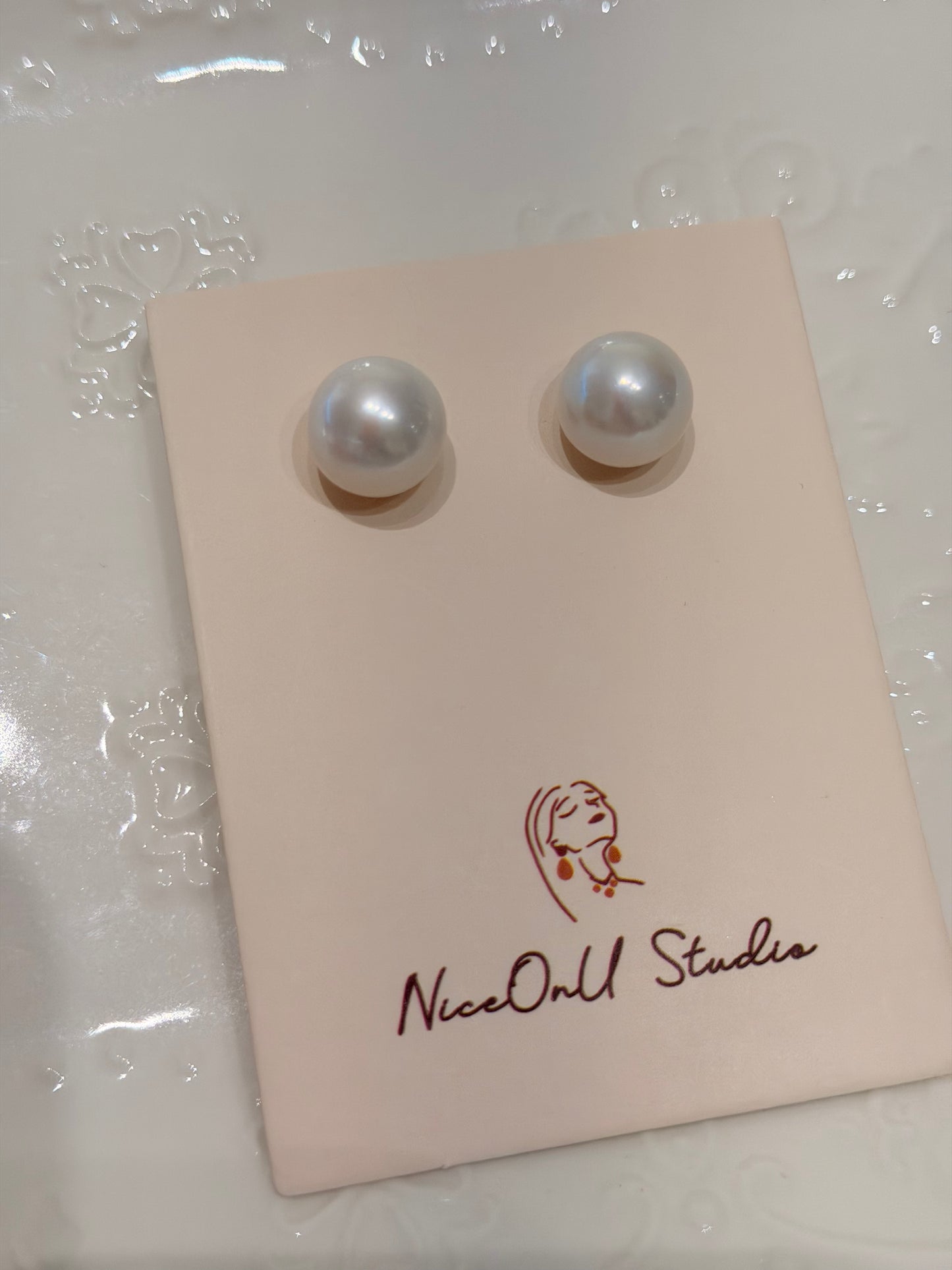 Light bulb Large Pearl Studs