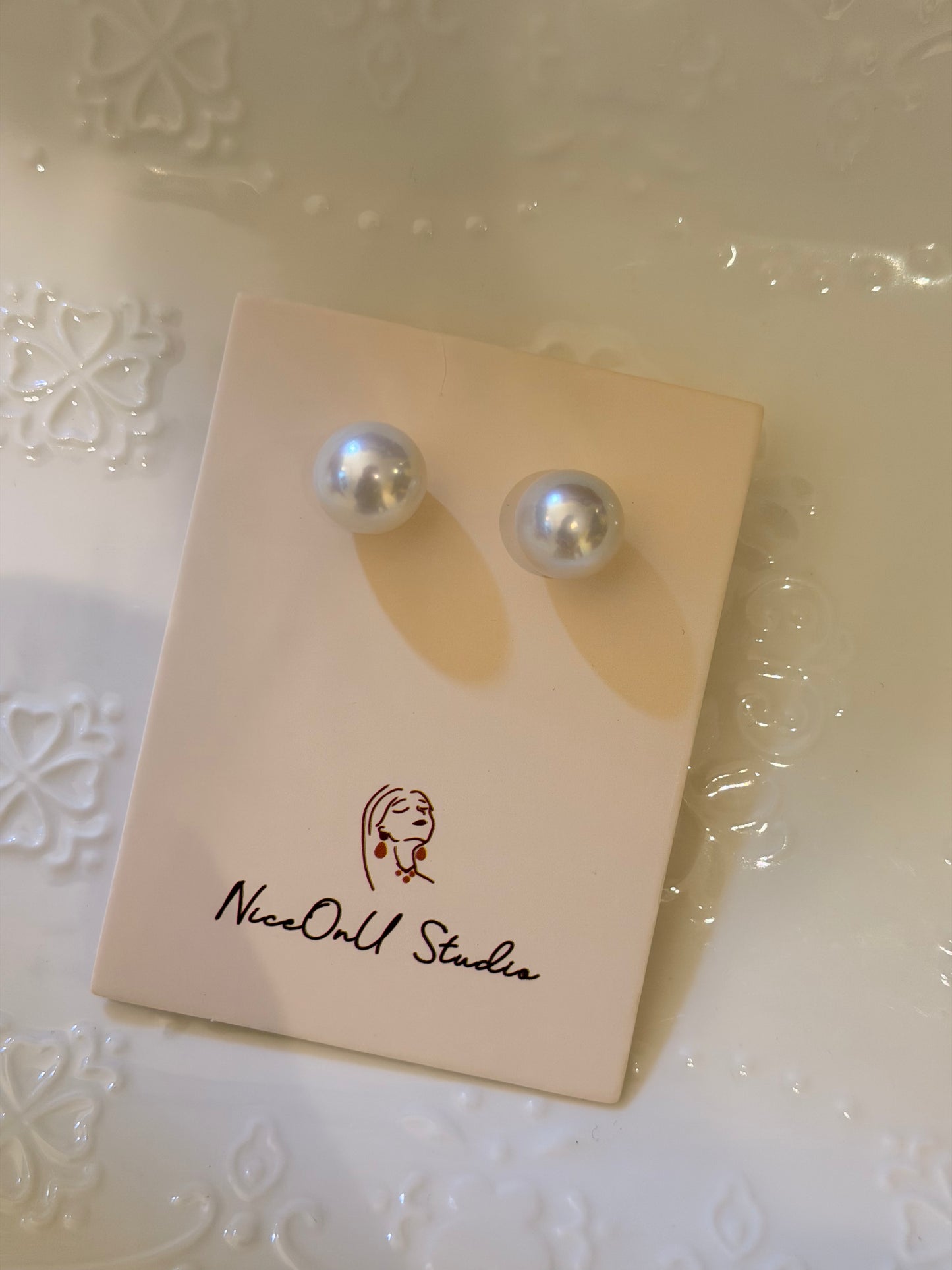 Light bulb Large Pearl Studs