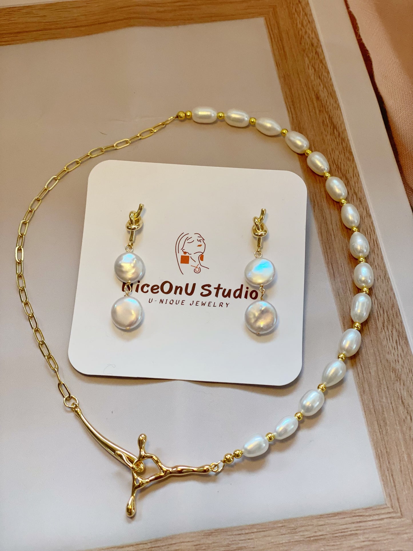 Minimalist Freshwater pearl necklace